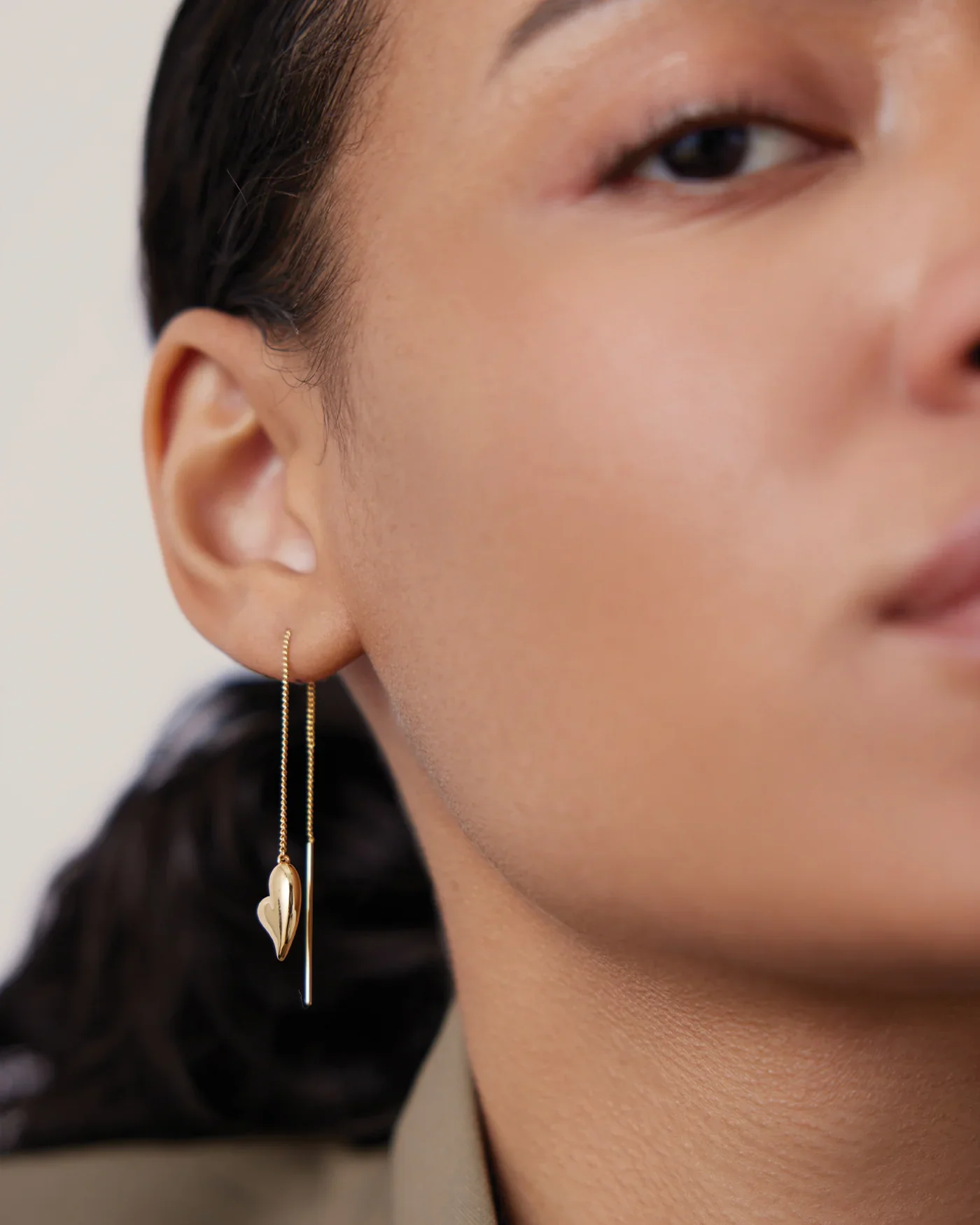 Puffy Heart Threader Earrings in Gold - Image 3