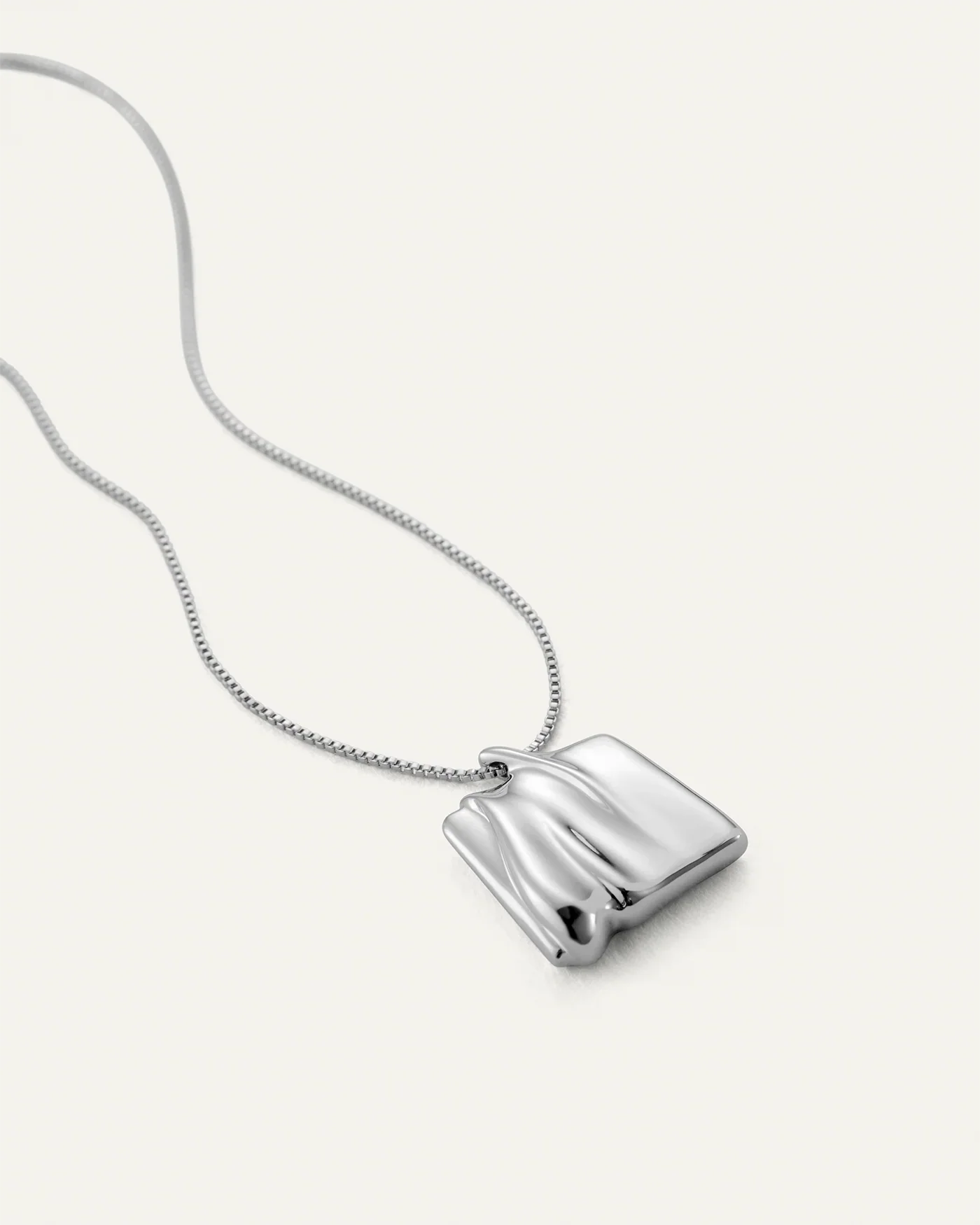 Small Sundra Pendant Necklace in Silver - Image 3