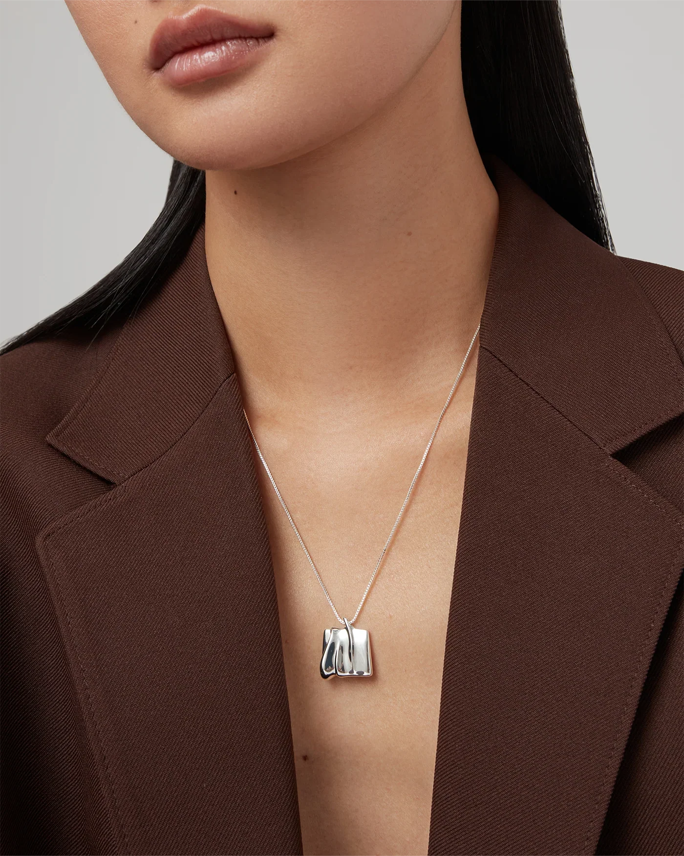 Small Sundra Pendant Necklace in Silver - Image 4